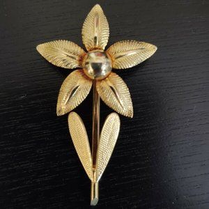 2 1/2" Gold Tone Daisy Flower Brooch Pin